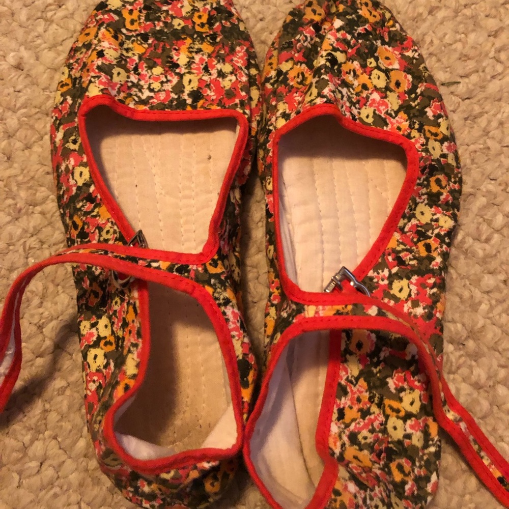 Adorable floral flats